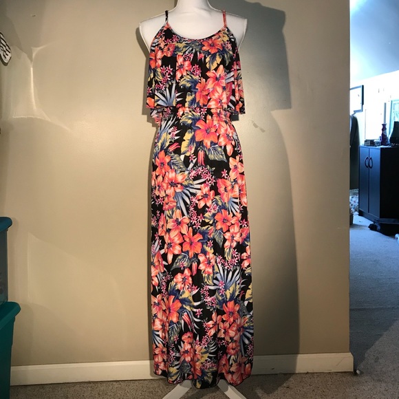 Dresses & Skirts - Hawaiian print maxi dress